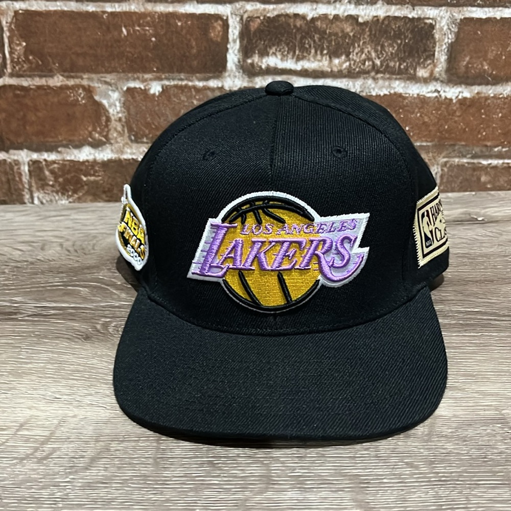 Mitchell And Ness - image 2